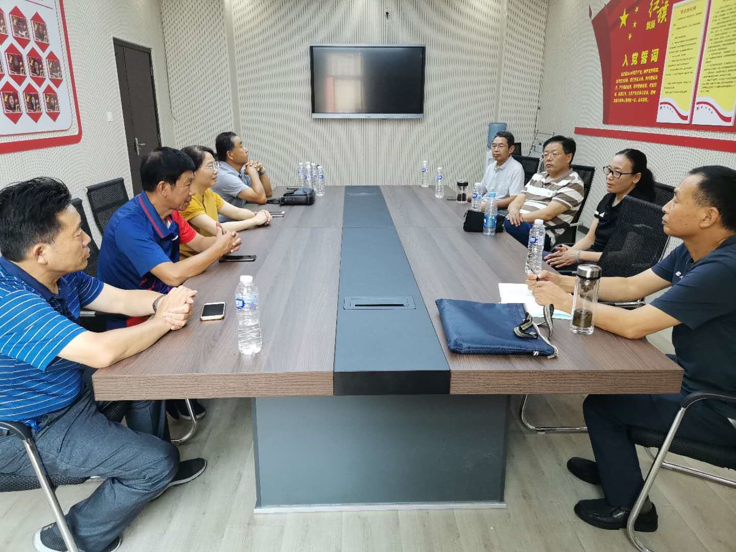 市教体局领导来我校调研开学工作(图1)