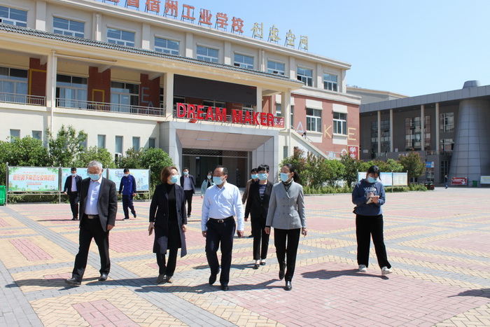 市政府副市长刘博夫到安徽省宿州工业学校慰问教职工(图1)