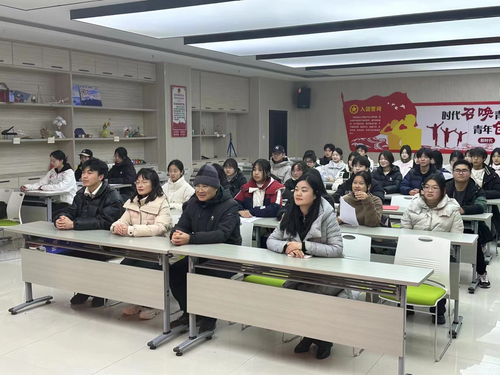 燃风华激情,诵新春赞歌 ——安徽省宿州工业学校学生社团迎新年诗文朗诵会(图2)