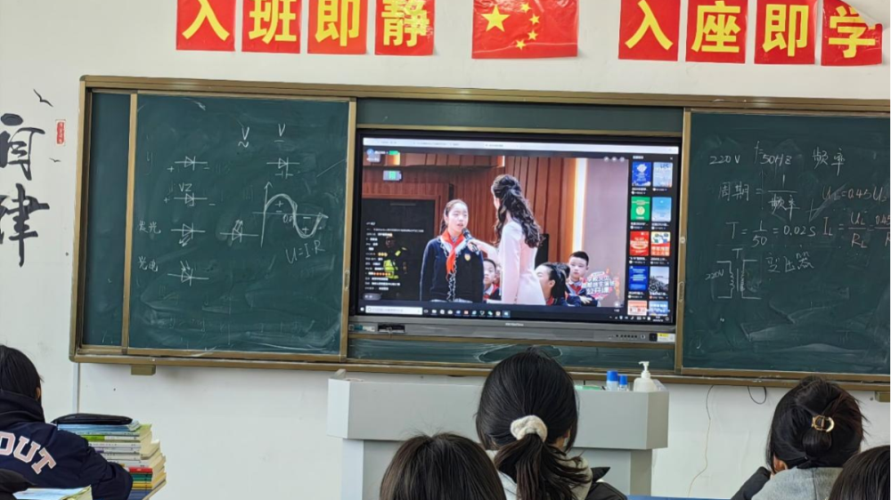 重视消防避火患，珍惜生命减灾难 ——宿州工业学校组织全体师生收看2024年春季学校火灾疏散逃生演练公开课(图3)