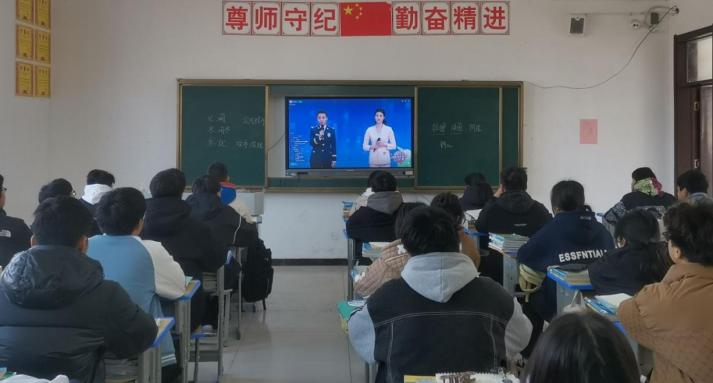 重视消防避火患，珍惜生命减灾难 ——宿州工业学校组织全体师生收看2024年春季学校火灾疏散逃生演练公开课(图5)