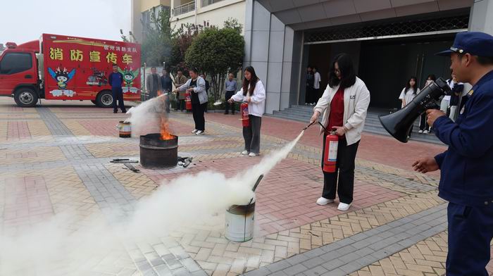 提升消防安全意识 筑牢消防安全防线 ——宿州工业学校开展2024年春季火灾逃生演练暨消防安全知识培训活动(图3)