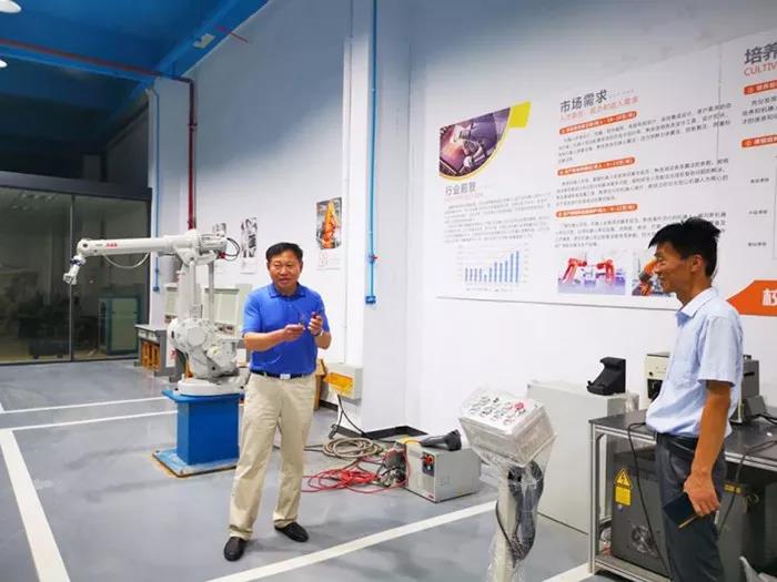 市退役军人事务局领导来宿州工业学校视察指导退役士兵职业技能培训准备工作(图4)