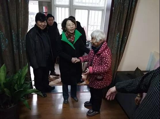 宿州工业学校领导班子给老干部与困难教职工带去新春问候(图4)