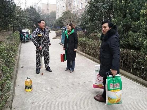 宿州工业学校领导班子给老干部与困难教职工带去新春问候(图2)