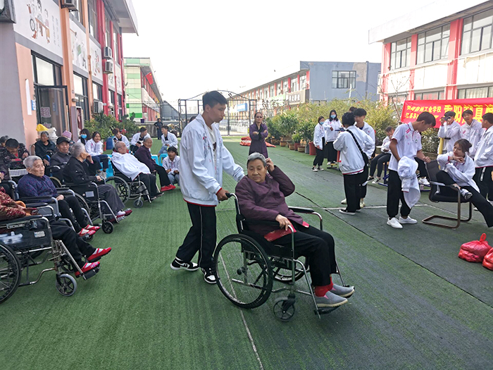 重阳献真情   敬老我先行(图3)