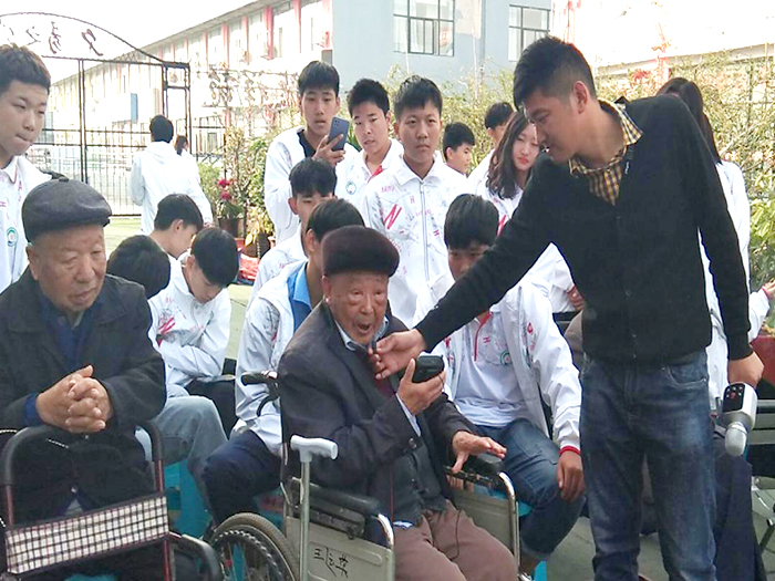 重阳献真情   敬老我先行(图5)