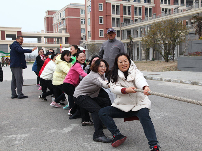 宿州工业学校女教工们举行趣味体育活动欢庆三八妇女节(图4)
