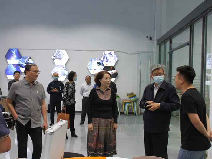 省教育厅职业教育调研组李兴旺一行到宿州工业学校开展调研工作(图4)