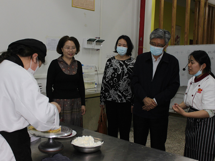 省教育厅职业教育调研组李兴旺一行到宿州工业学校开展调研工作(图5)