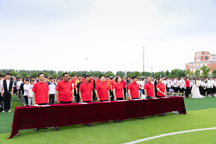 致敬百年风华，勇担时代使命，在党旗下放声歌唱——记宿州工业学校庆祝建党100周年合唱比赛(图2)