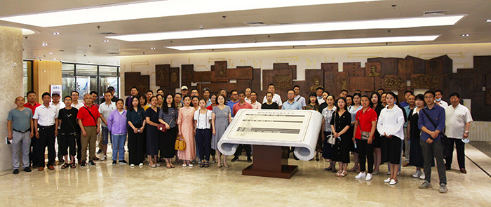 宿州工业学校组织党员干部参观长三角红色档案珍品展(图1)