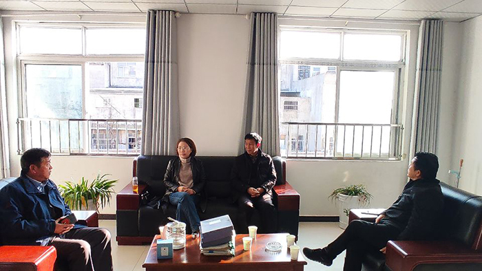 安徽省宿州工业学校深入灵璧县姚山村走访慰问脱贫户和驻村帮扶干部(图2)