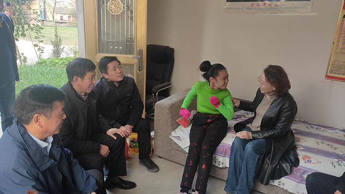 安徽省宿州工业学校深入灵璧县姚山村走访慰问脱贫户和驻村帮扶干部(图6)