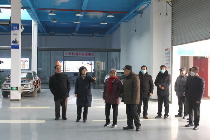 同庆建党百年,共话学校发展 ——宿州工业学校举行2022年迎新春慰问老干部、老党员座谈会(图2)