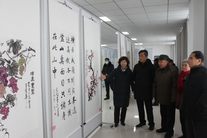 同庆建党百年,共话学校发展 ——宿州工业学校举行2022年迎新春慰问老干部、老党员座谈会(图1)