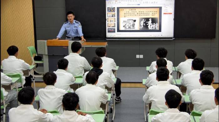 学习法律 保护自己 ——安徽省宿州工业学校开展预防未成年人犯罪主题教育活动(图2)