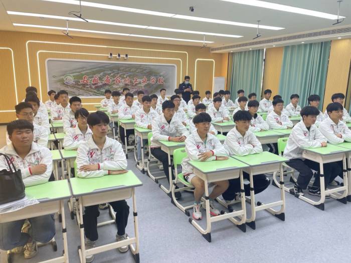 学习法律 保护自己 ——安徽省宿州工业学校开展预防未成年人犯罪主题教育活动(图3)