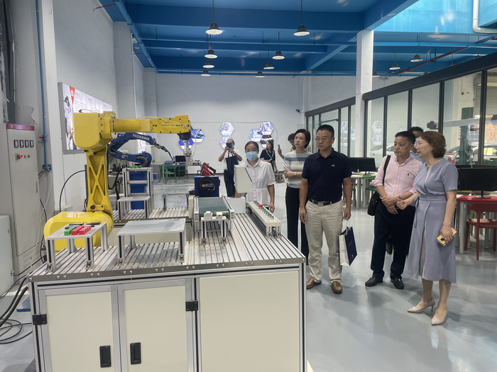 探索产教融合 加速职教发展  ——大湾区产教联盟执行会长陈标新等一行莅临宿州工业学校考察调研(图2)