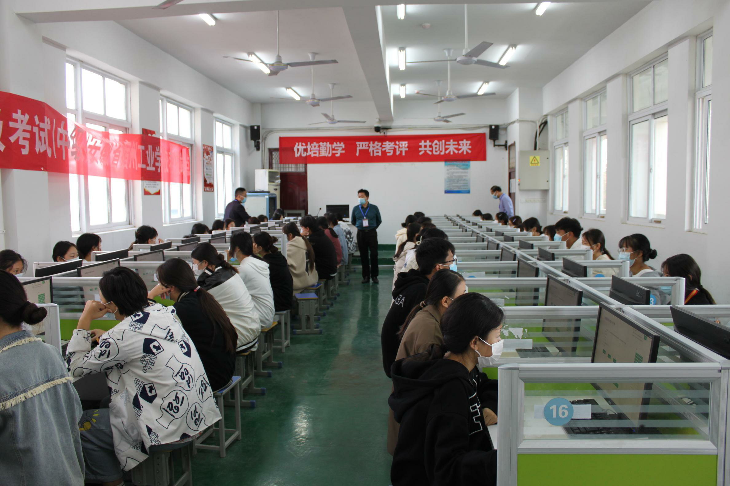 宿州工业学校举行“1+X”证书认证考试(图1)