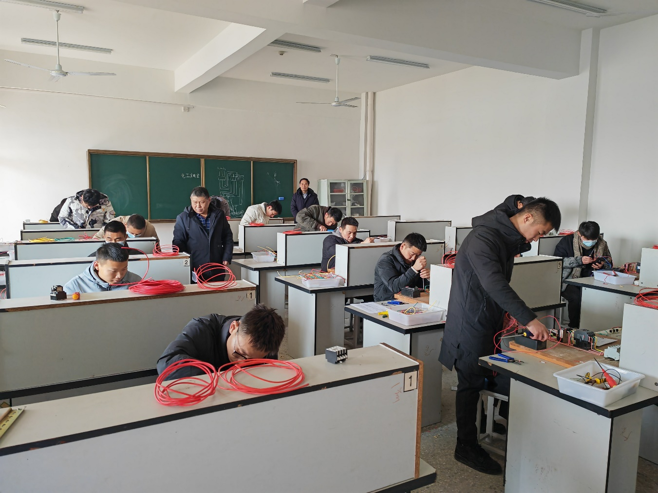 宿州工业学校开展2022年秋季退役士兵 技能培训结业考核工作(图3)