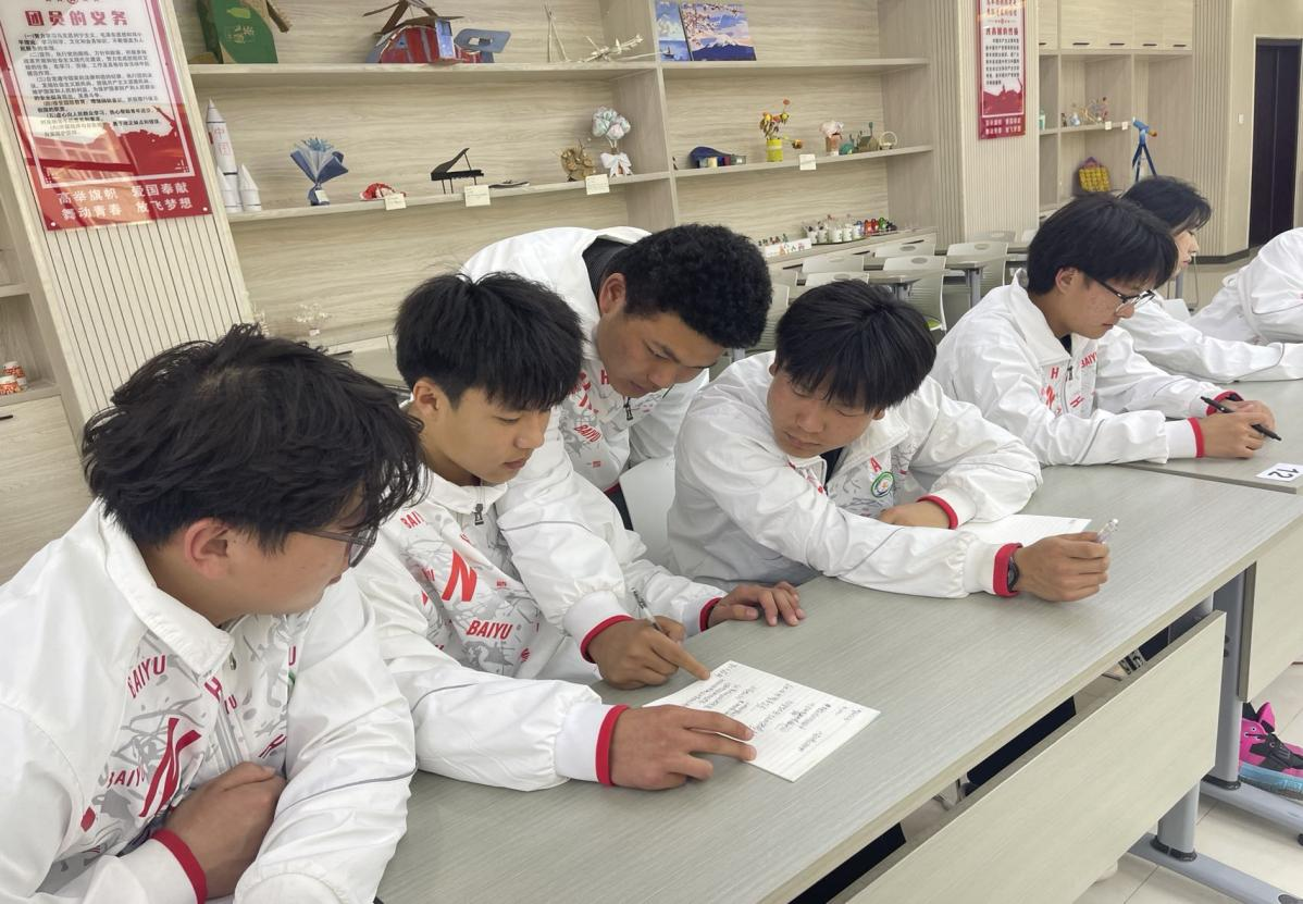 艰苦奋斗 强我中华 ——宿州工业学校开展青年思政大讨论活动(图2)