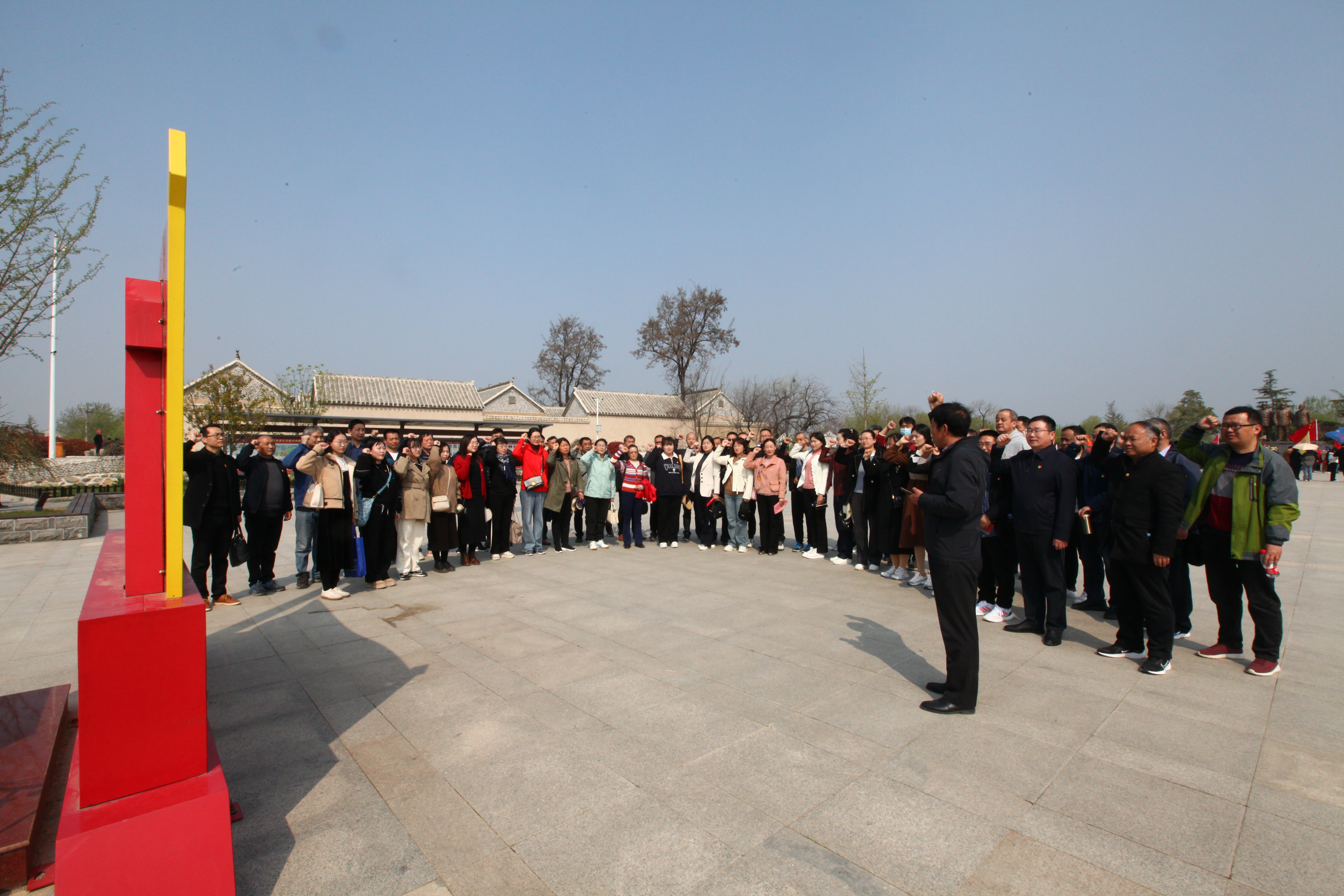 缅怀革命先烈 传承红色基因 ——宿州工业学校组织全体党员赴蔡洼瞻仰革命遗迹(图2)