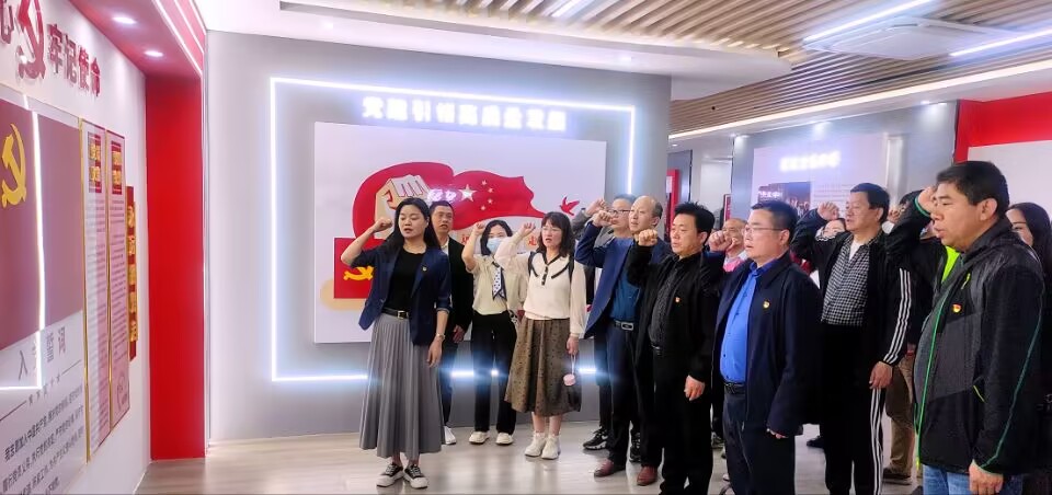 宿州工业学校到宿州教育体育“数字化党建思政中心”开展思政教育活动(图2)