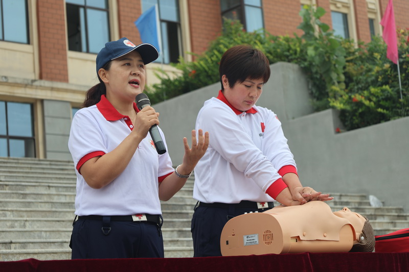 与爱同行,“救”在身边——安徽省宿州工业学校邀请市红十字会救援队对2023级新生开展应急救护培训(图2)