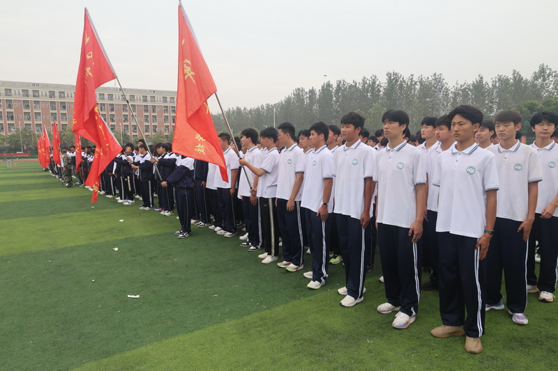 安徽省宿州工业学校隆重举行2023级新生军训总结大会(图1)