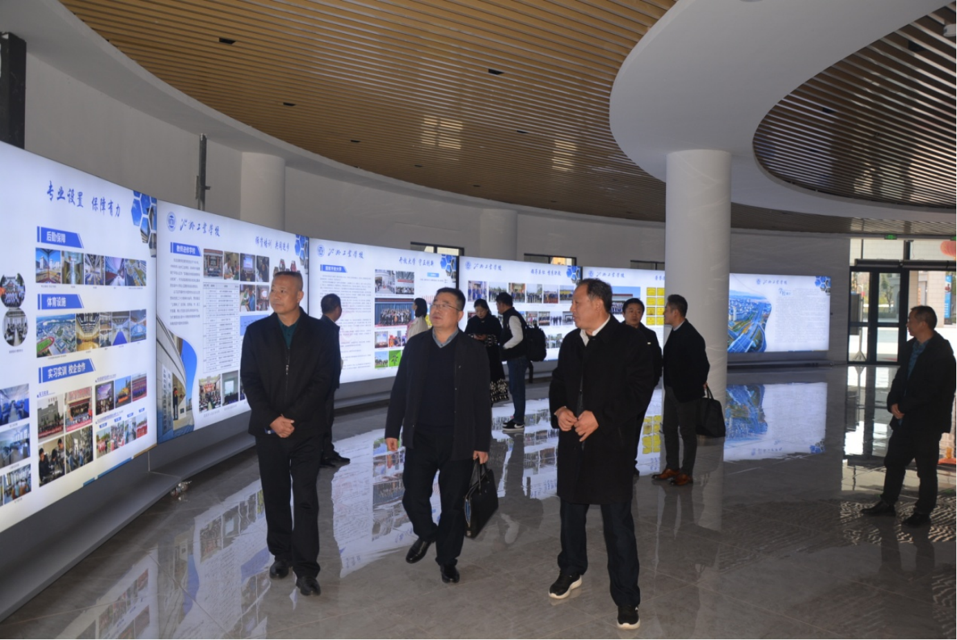 参观交流谋提高，共话职教促发展——宿州工业学校赴池州、六安参观交流(图2)