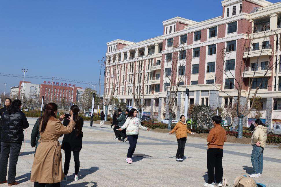 宿州工业学校开展“三八妇女节趣味体育比赛”活动(图4)