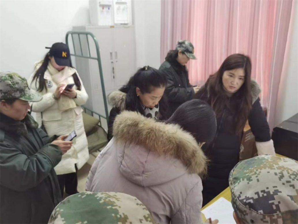 开展宿舍安全排查保障师生安全(图1)