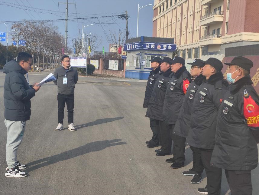 提升校园安防水平 筑牢校园安全防线 ——宿州工业学校开展新学期安保人员集中培训活动(图1)