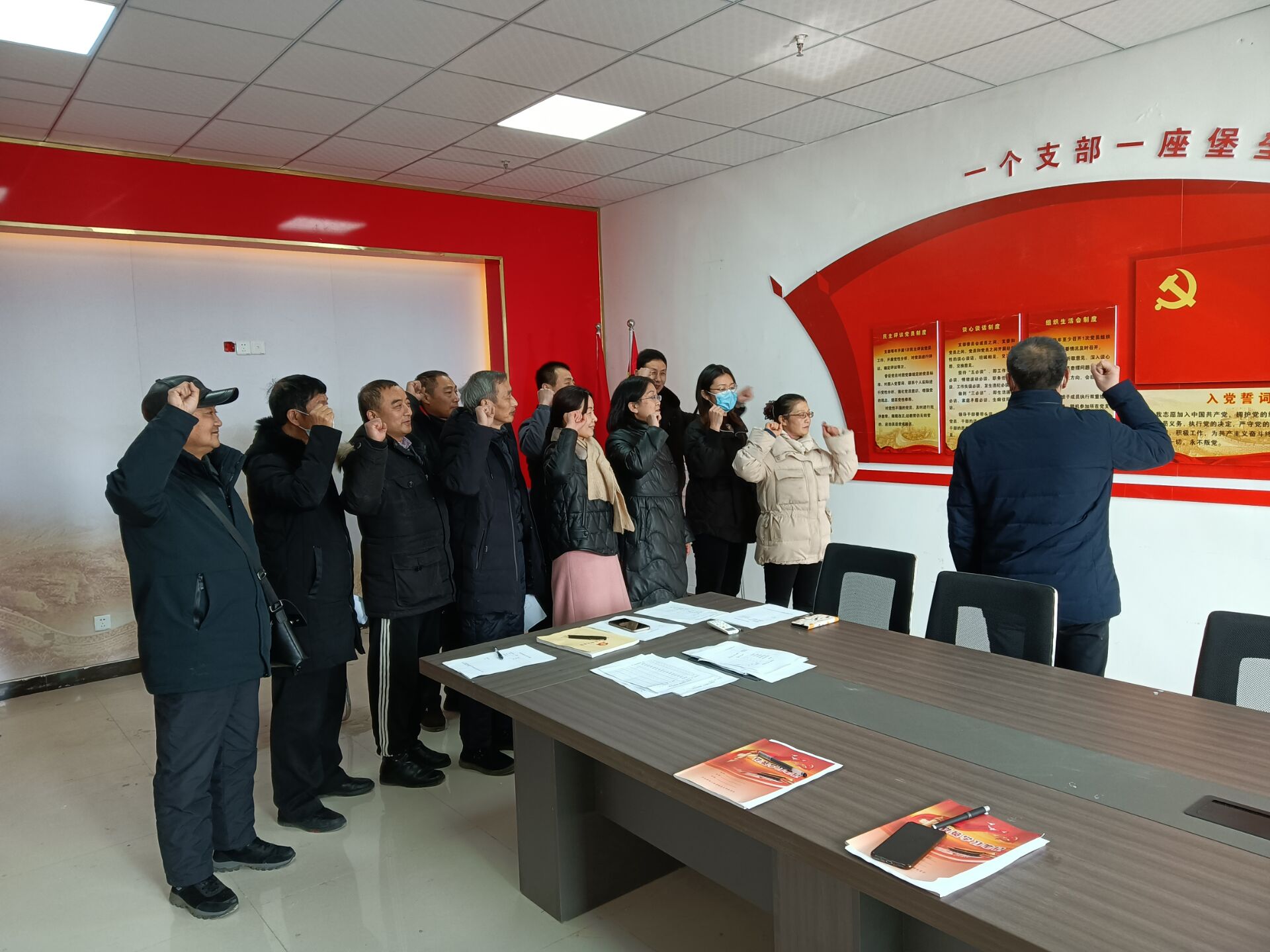 宿州工业学校第一党支部召开了2020年度组织生活会(图2)