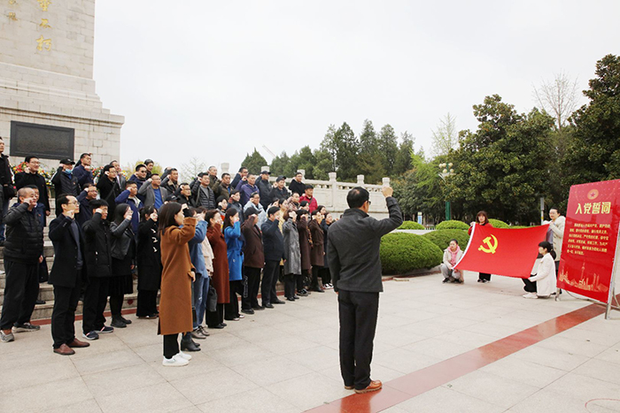 清明前夕宿州工业学校党委开展“发扬红色传统，传承红色基因”主题教育活动(图2)