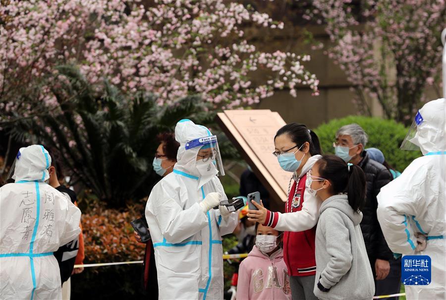 新华述评：坚持“动态清零”不放松(图1)