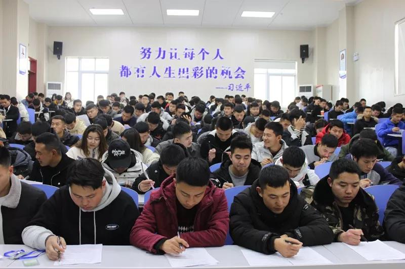 安徽省宿州工业学校举行2019年退役士兵培训结业典礼(图2)