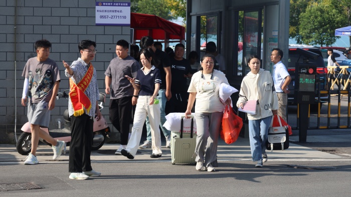 宿州工业学校喜迎2024级新生报到入学(图3)