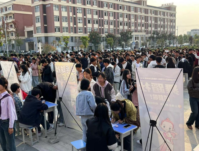 社”彩纷呈,“团”聚青春 ——宿州工业学校举行2024—2025学年社团招新活动(图2)