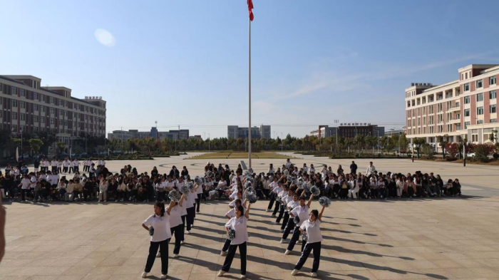 青春飞扬，活力绽放 ——安徽省宿州工业学校文化艺术系成功举办幼儿保育专业健身操展演(图2)