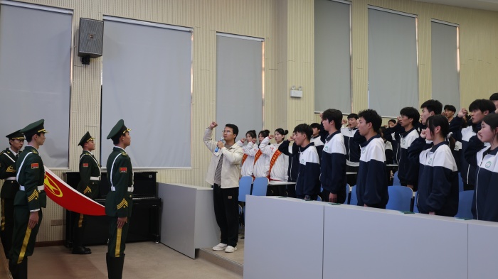 凝心聚力同奋进,“团”结奋斗谱新篇 ——宿州工业学校开展2024年新团员入团宣誓仪式(图2)