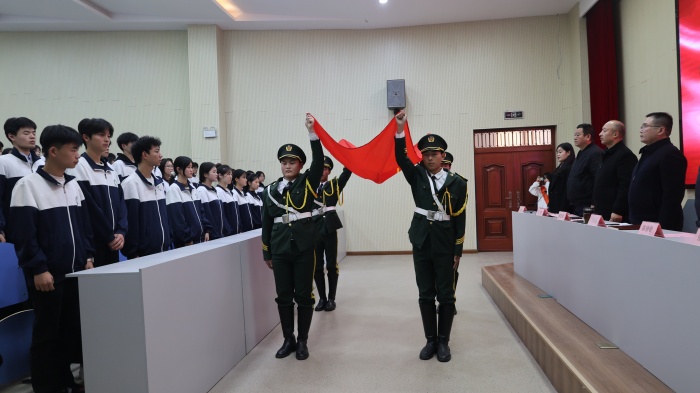 凝心聚力同奋进,“团”结奋斗谱新篇 ——宿州工业学校开展2024年新团员入团宣誓仪式(图1)