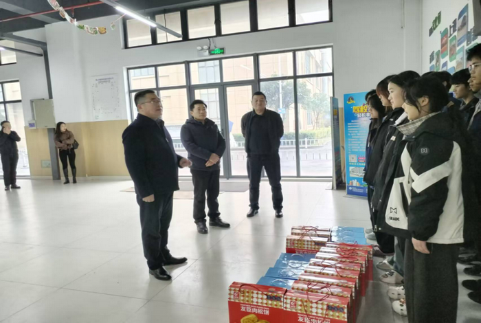 情系莘莘学子 暖心关爱成长(图2)