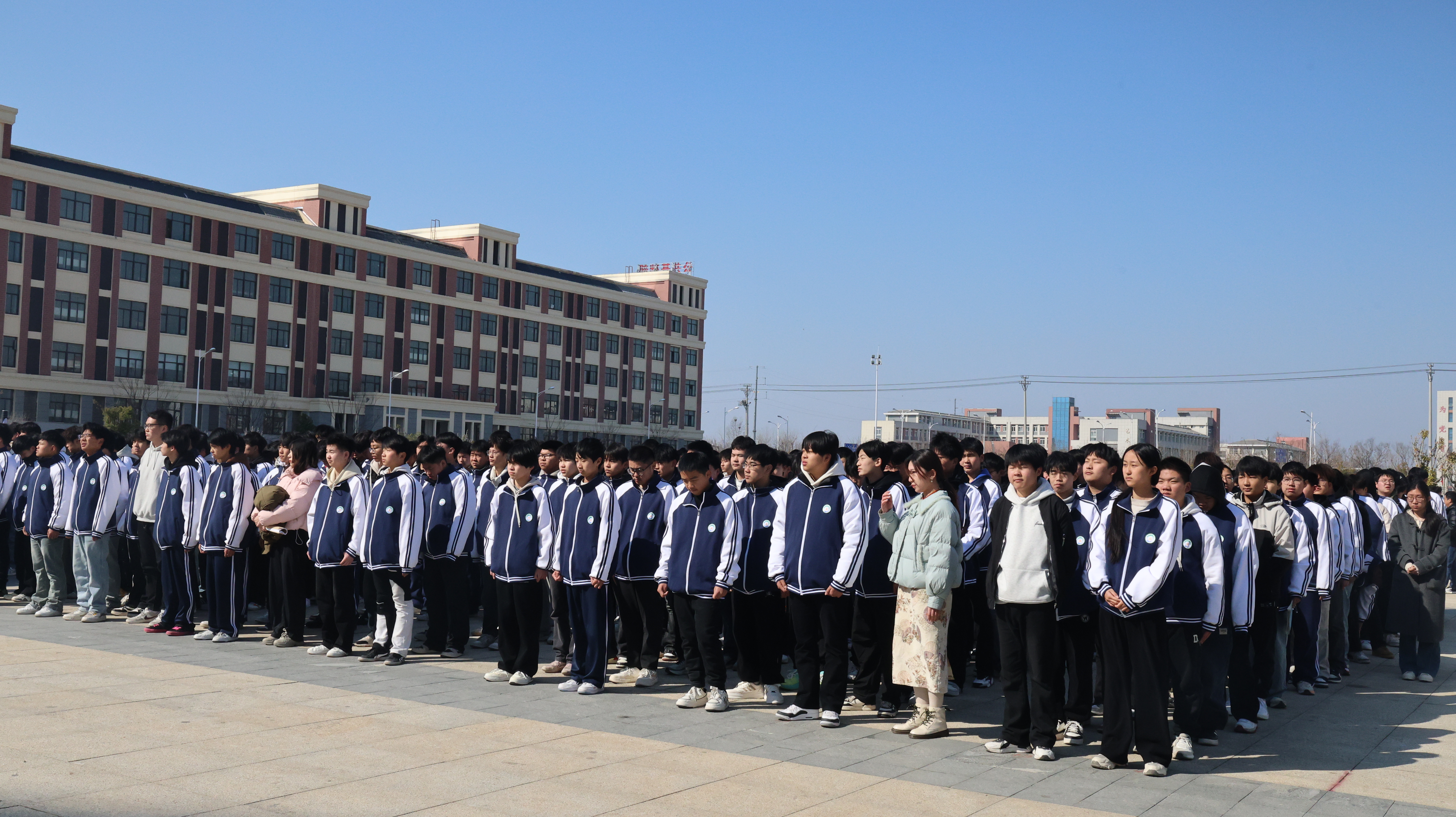 严守安全防线，共建和谐校园(图2)