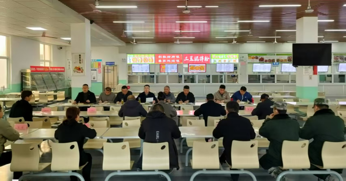 筑牢校园安全防线 压实主体责任担当——宿州工业学校召开校园安全暨社会化服务单位负责人月调度现场会议(图1)