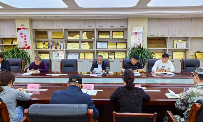 宿州工业学校召开持续深入校园食品安全和膳食经费管理突出问题专项整治部署会暨社会化服务单位负责人月调度会议(图2)
