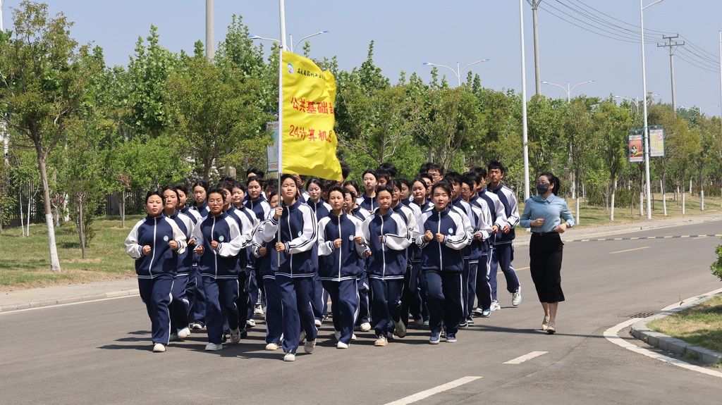 青春跃动展风采 匠心凝聚铸班魂 ——宿州工业学校2025年班级跑操比赛圆满举行(图7)