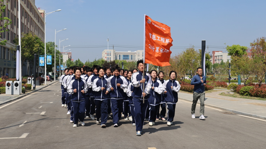 青春跃动展风采 匠心凝聚铸班魂 ——宿州工业学校2025年班级跑操比赛圆满举行(图9)