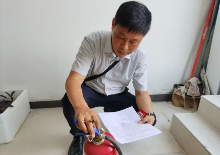 闻令而动，筑牢防线——宿州工业学校开展暑期消防安全专项检查(图2)